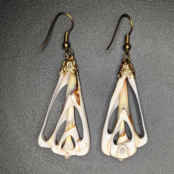 Vintage shell earrings - Picture 1 of 2